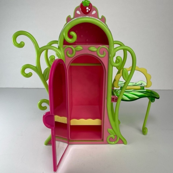 Strawberry Shortcake Wardrobe & 3 Dolls - Picture 3 of 16